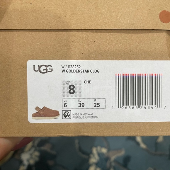 UGG Goldenstar Tan Clog - Picture 6 of 6